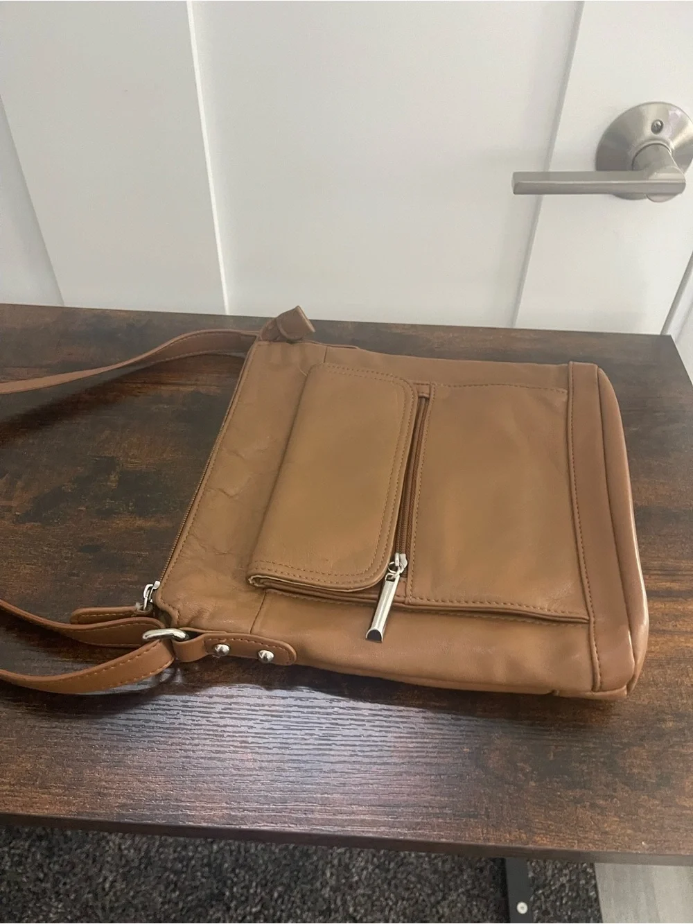 Giani Bernini sleek tan